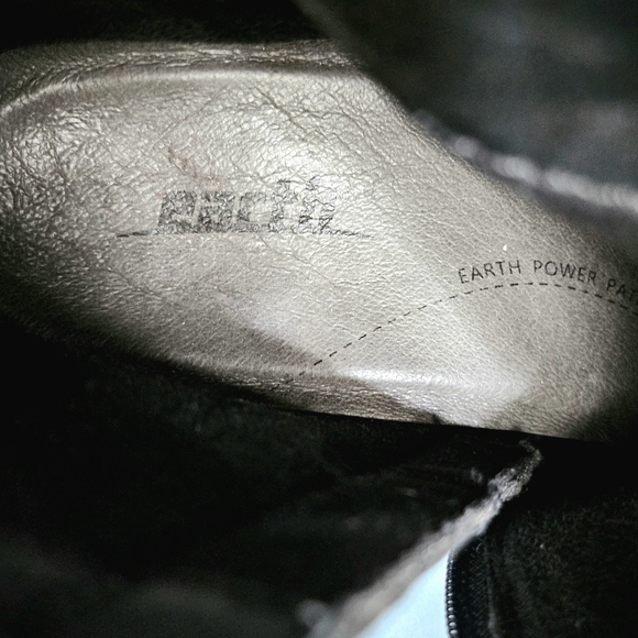 Earth 'Watson' Black Booties - Picture 9 of 9